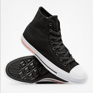 BRAND NEW NEVER WORN CONVERSE !